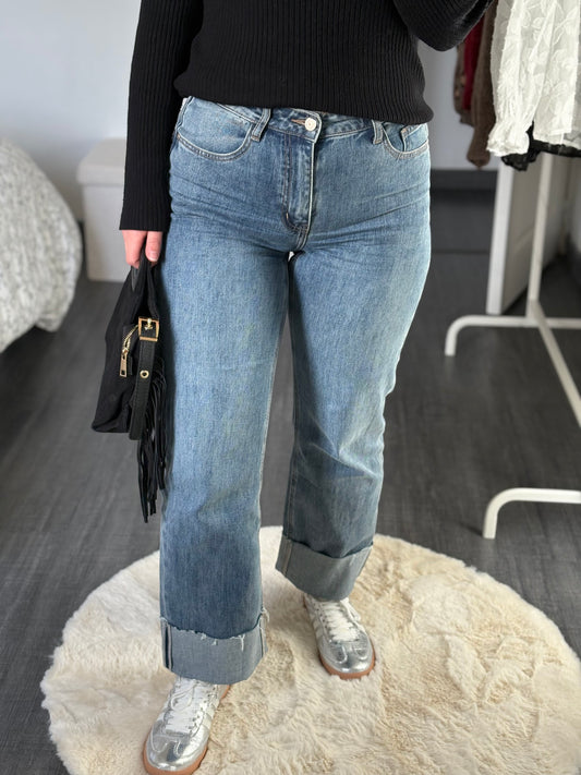 Jean droit taille haute – coupe intemporelle