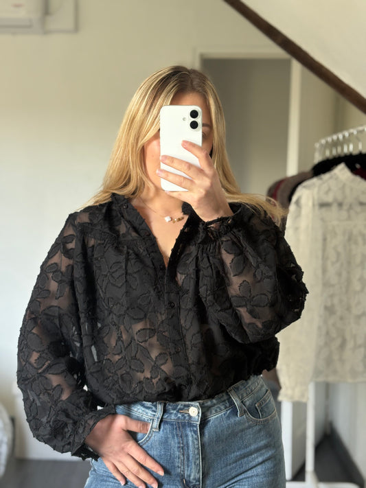 Blouse noire en dentelle